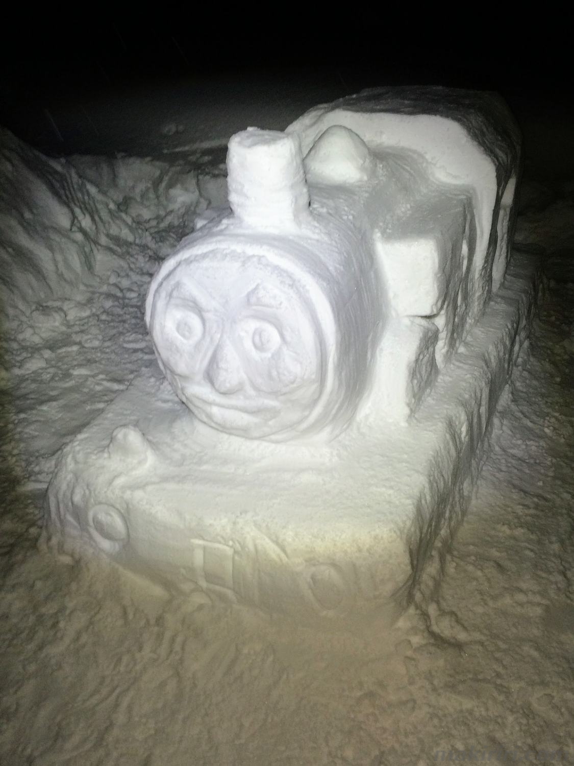 雪像 機関車トーマス