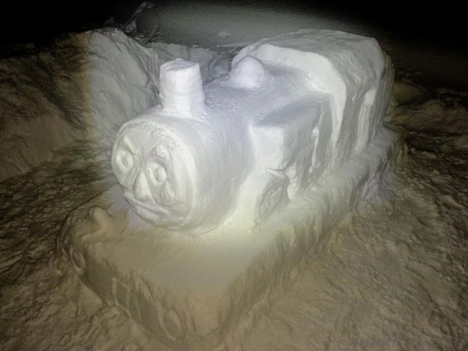 雪像 機関車トーマス