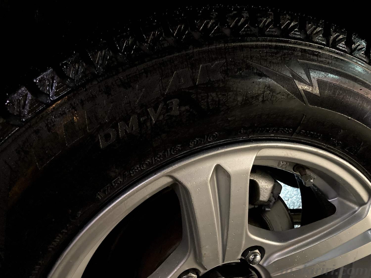 ブリヂストン スタッドレスタイヤ ジムニー DM-V3 175/80R16